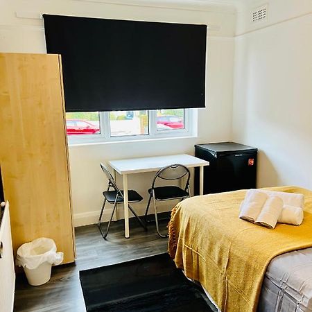 Beautiful Private Rooms In London Central Willesden Green المظهر الخارجي الصورة