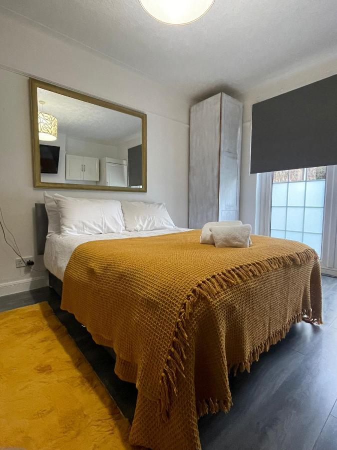 Beautiful Private Rooms In London Central Willesden Green المظهر الخارجي الصورة