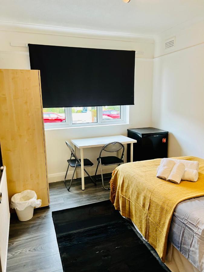 Beautiful Private Rooms In London Central Willesden Green المظهر الخارجي الصورة